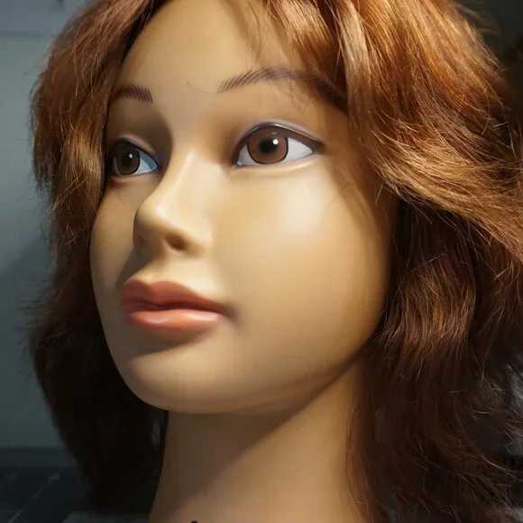 Mannequin Head with Human Hair - Picture 8 of 12